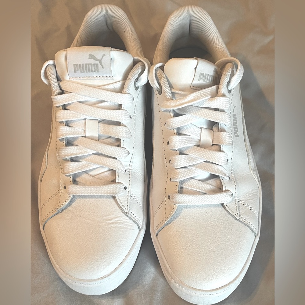 EUC Sz 8.5 PUMA “Smash” Platform Sneaker White. Only worn twice.